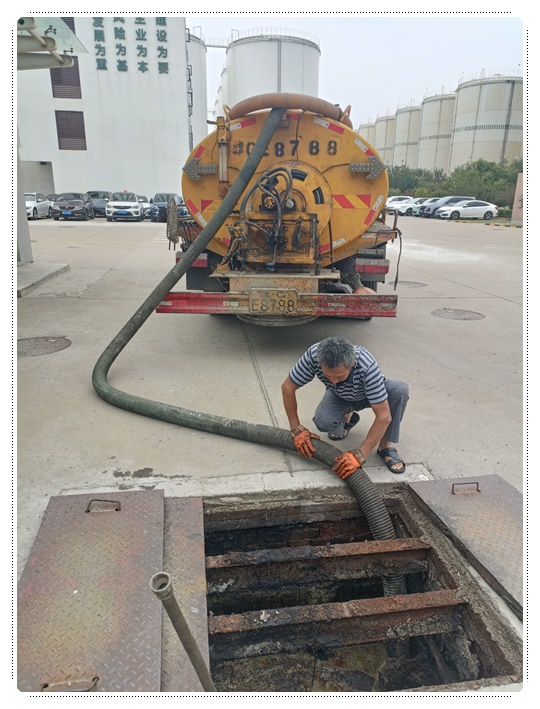 毛嘴镇隔油池清掏